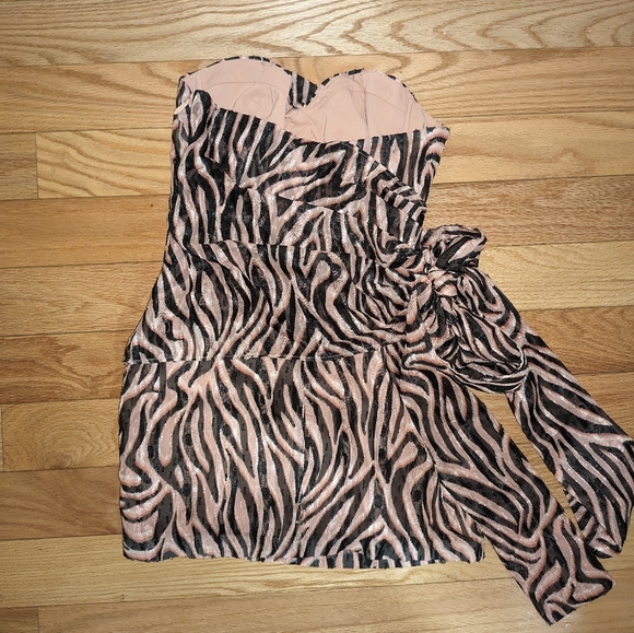 4. NWT DUNDAS X REVOLVE LANA MINI DRESS - Picture 8 of 8